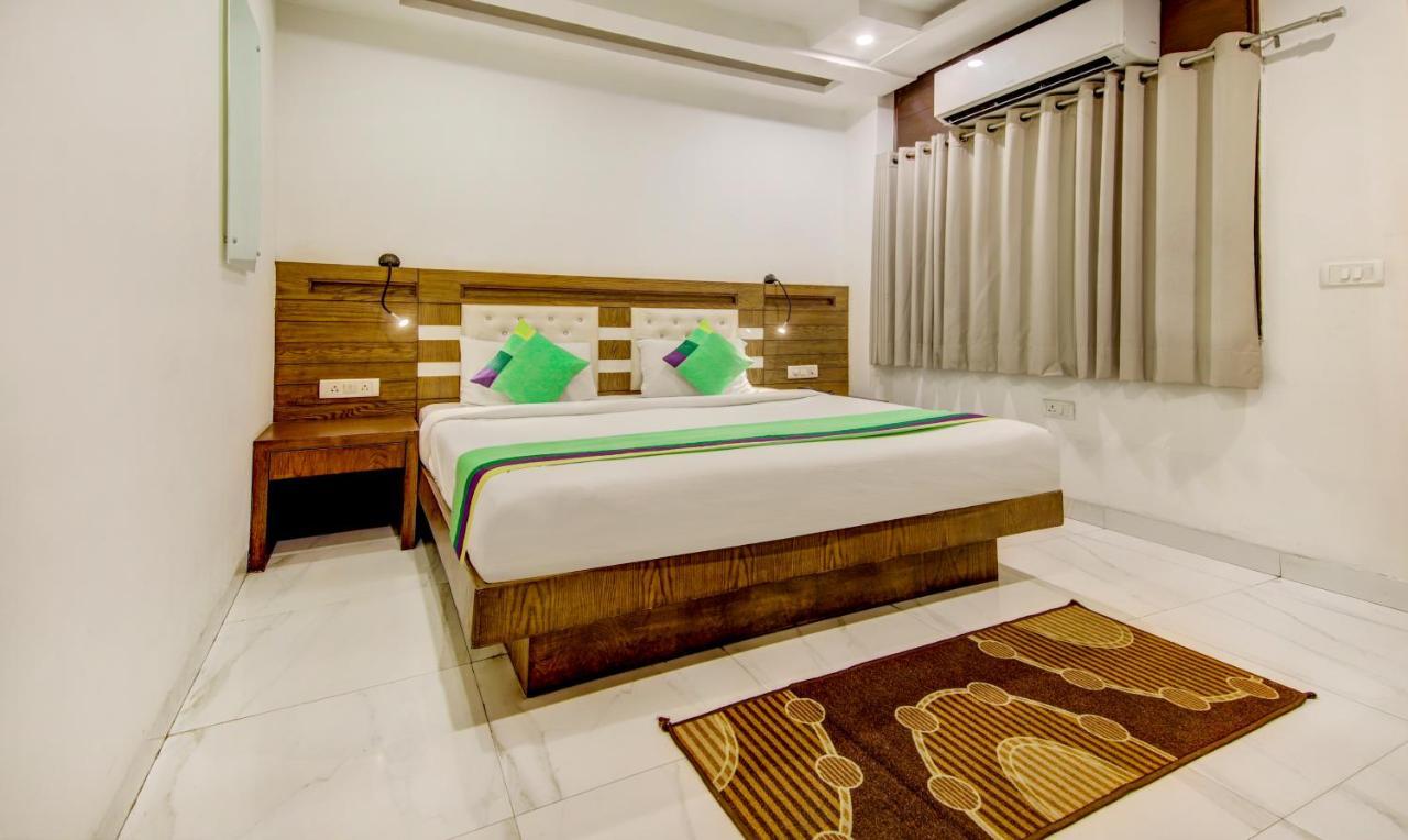 Fabhotel The Kings Plaza