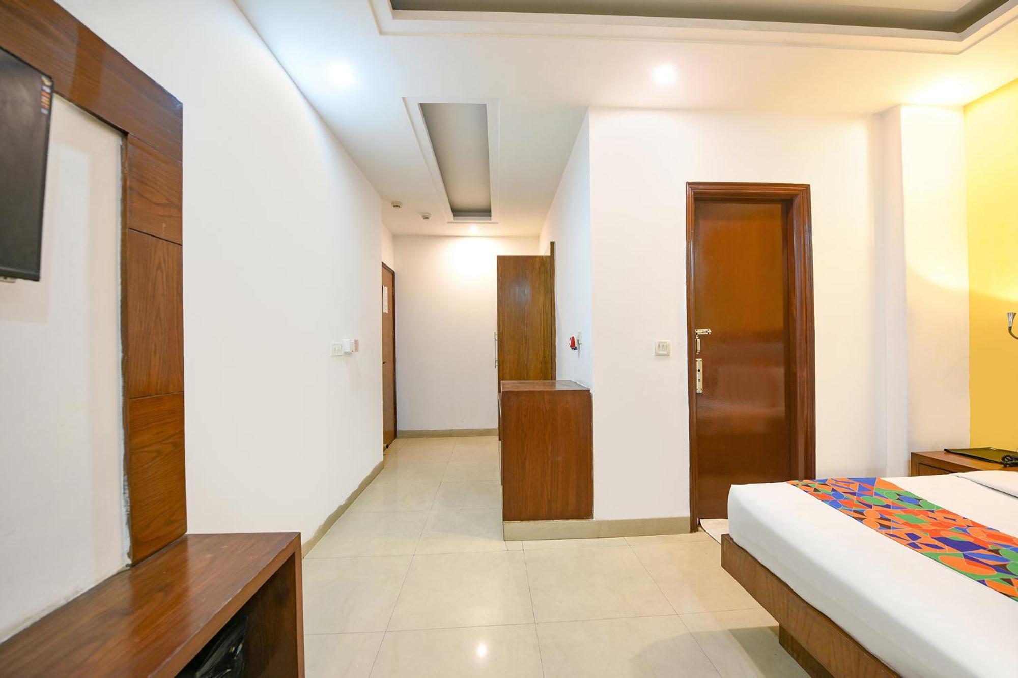 Fabhotel The Kings Plaza